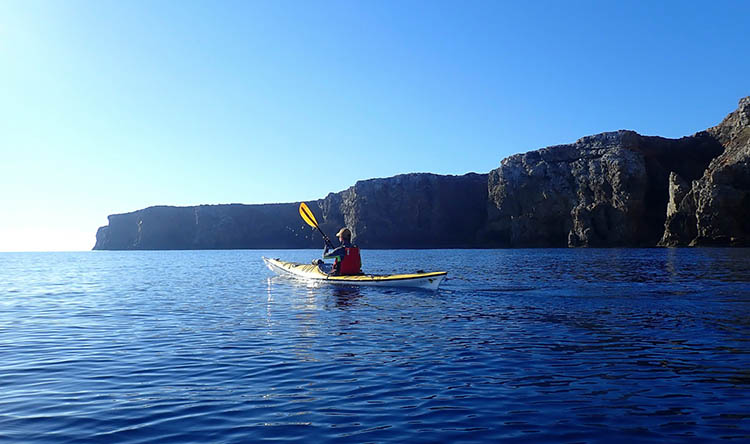 Menorca en kayak fornells tosqueta 4 xavier marques 1
