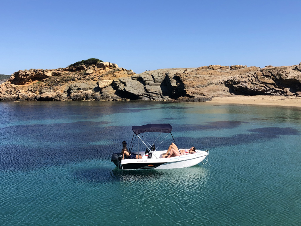 10 Voraz 400 Menorca Alquiler Barco Sin Licencia